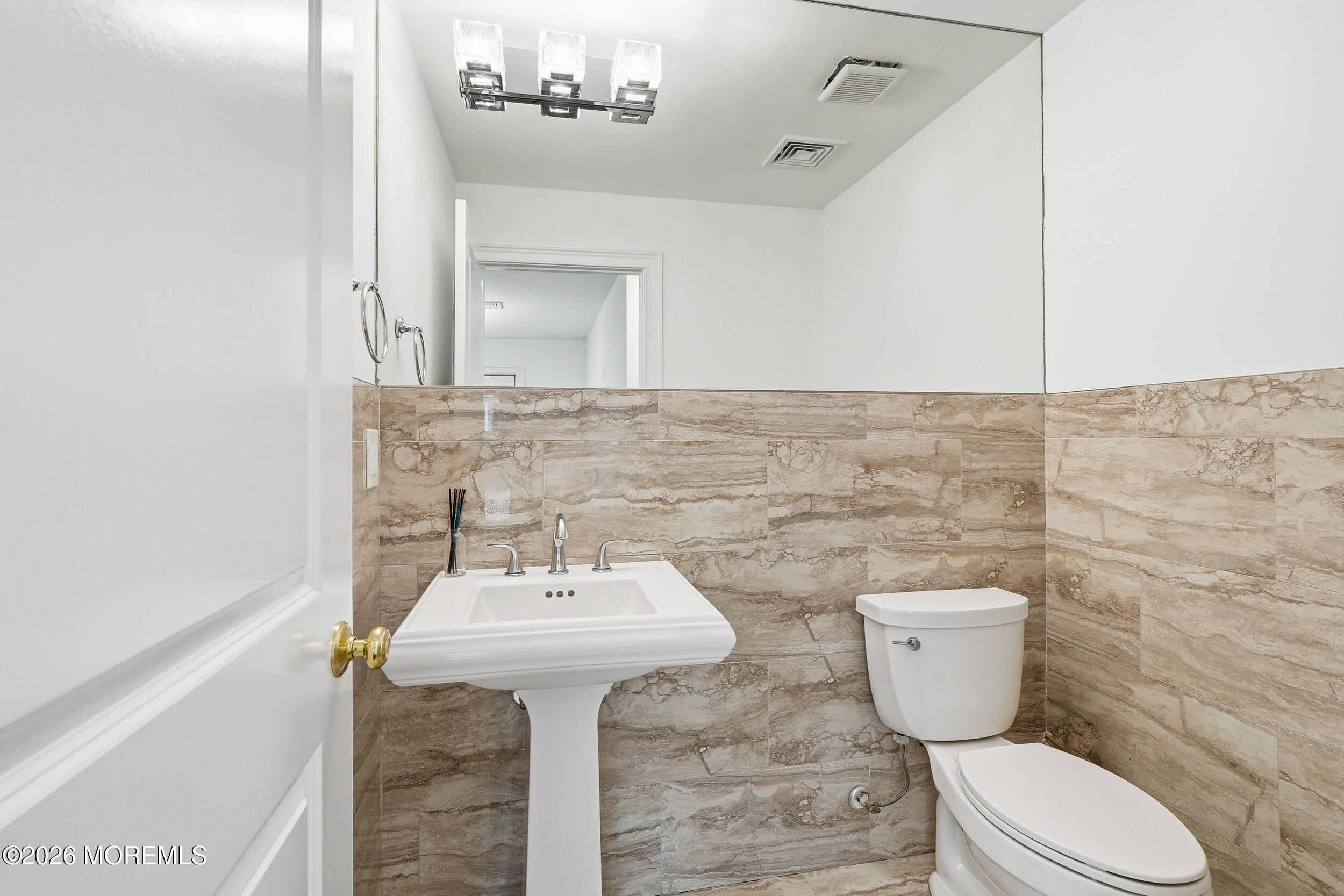 232 Woodcrest Road Oakhurst, NJ 07755 - Photo 5 of 49 014