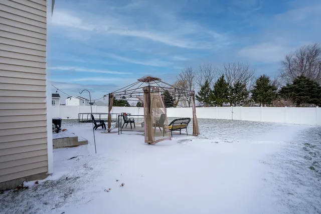 a view of a livingroom with furniture