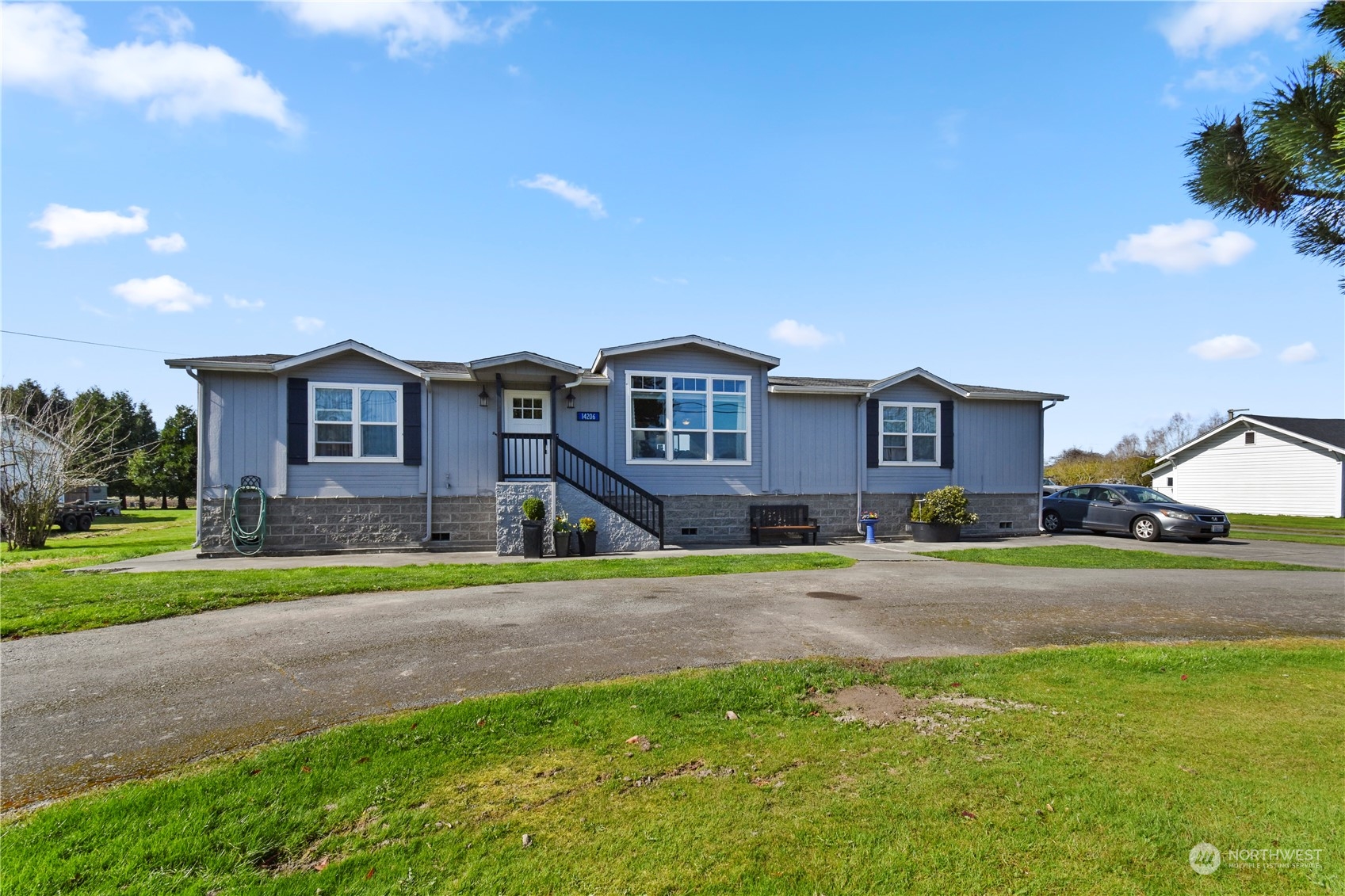 14206 Avon Allen Road Mount Vernon, WA 98273 - Photo 3 of 40 Gallery Image 3