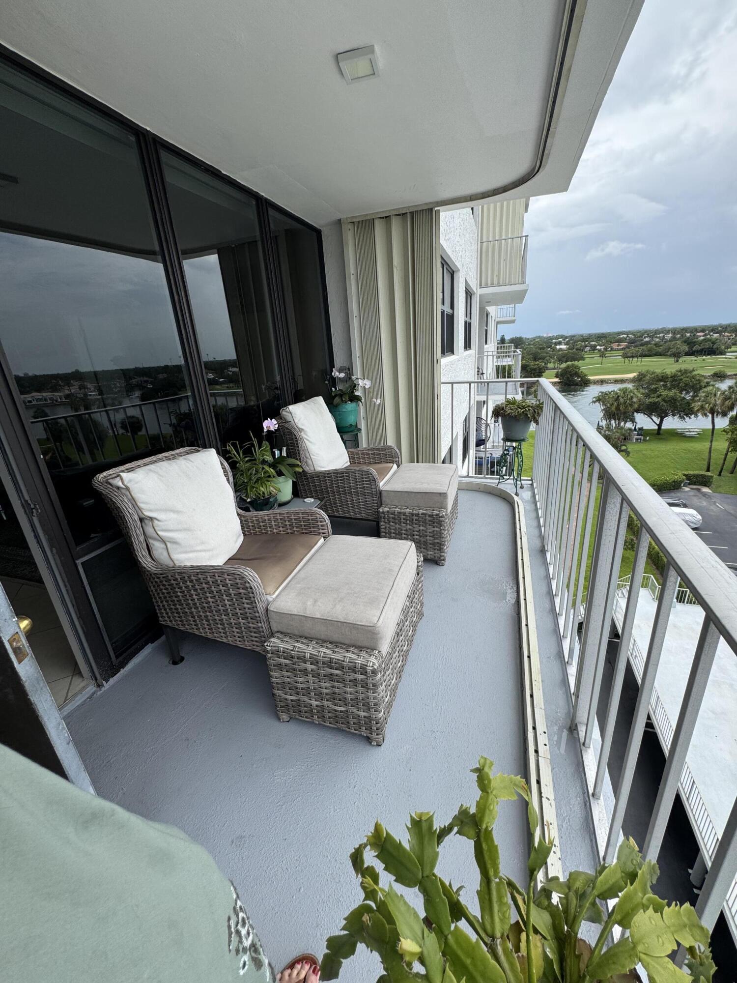 336 Golfview Road, Unit 706 North Palm Beach, FL 33408 - Photo 8 of 41 IMG_9011