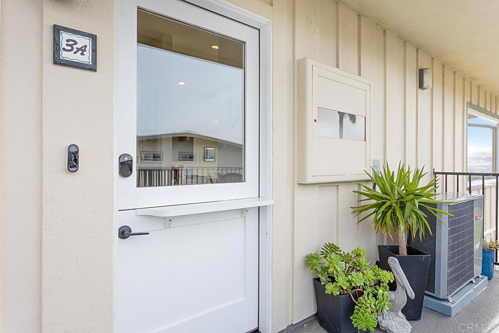 620 West Solana Circle, Unit 3A Solana Beach, CA 92075 - Photo 24 of 37 a view of living room