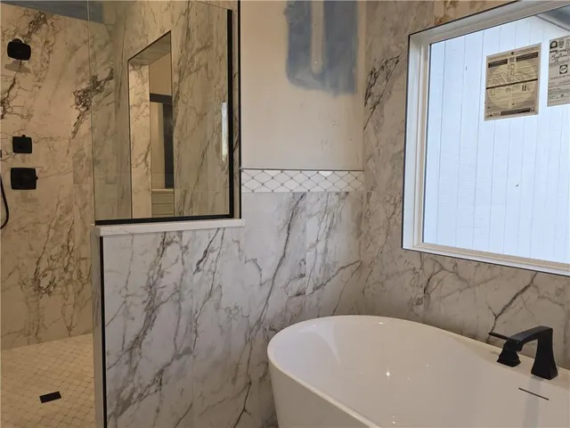 $885,000 | 4145 Lk Shr Drive, Basehor, KS 66007