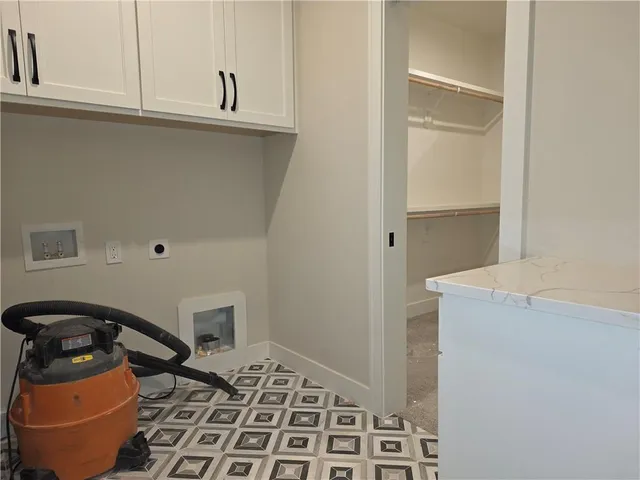 $885,000 | 4145 Lk Shr Drive, Basehor, KS 66007