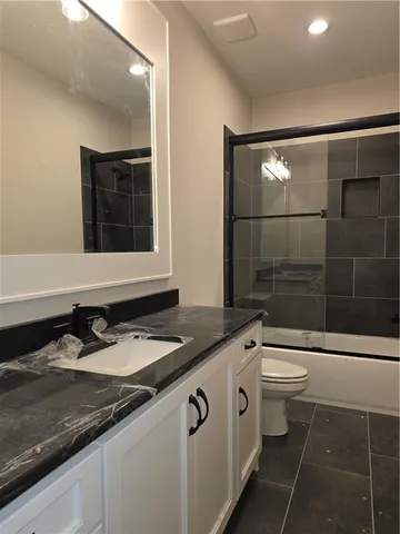 $885,000 | 4145 Lk Shr Drive, Basehor, KS 66007