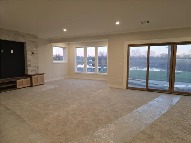 $885,000 | 4145 Lk Shr Drive, Basehor, KS 66007