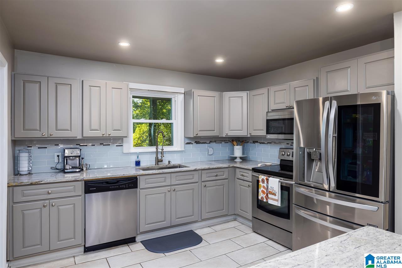1521 Cresthill Road Birmingham, AL 35213 - Photo 16 of 40