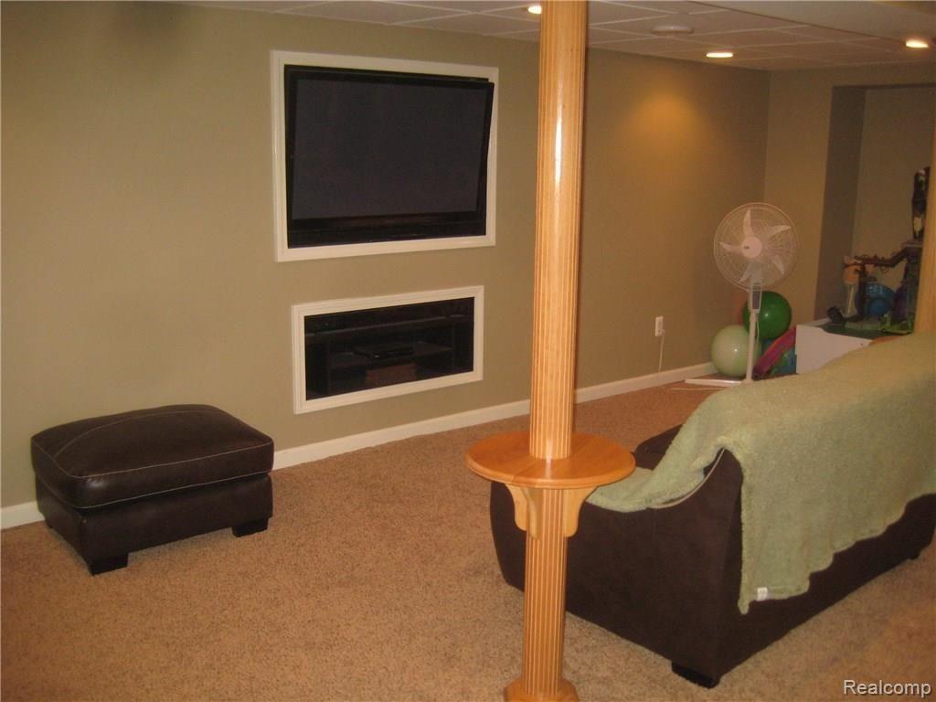 268 Moran Road Grosse Pointe, MI 48236 - Photo 37 of 47 045.JPG