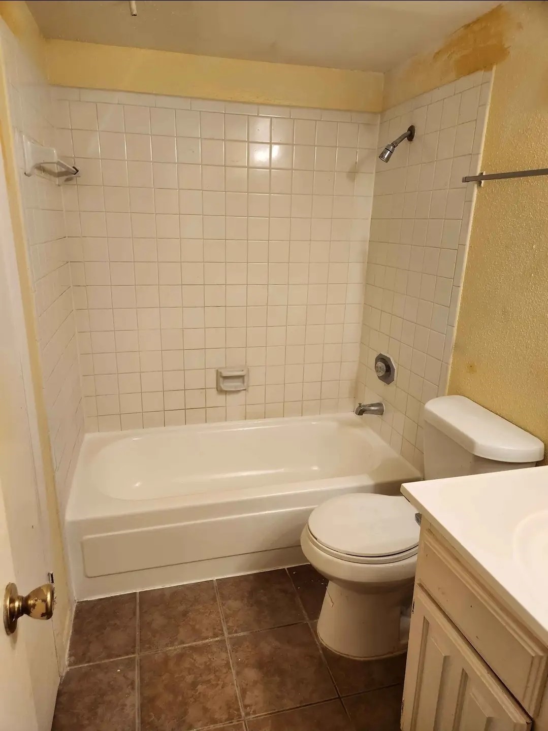 6001 Reims Road, Unit 411 Houston, TX 77036 - Photo 8 of 8 a bathroom with a toilet and a bath tub