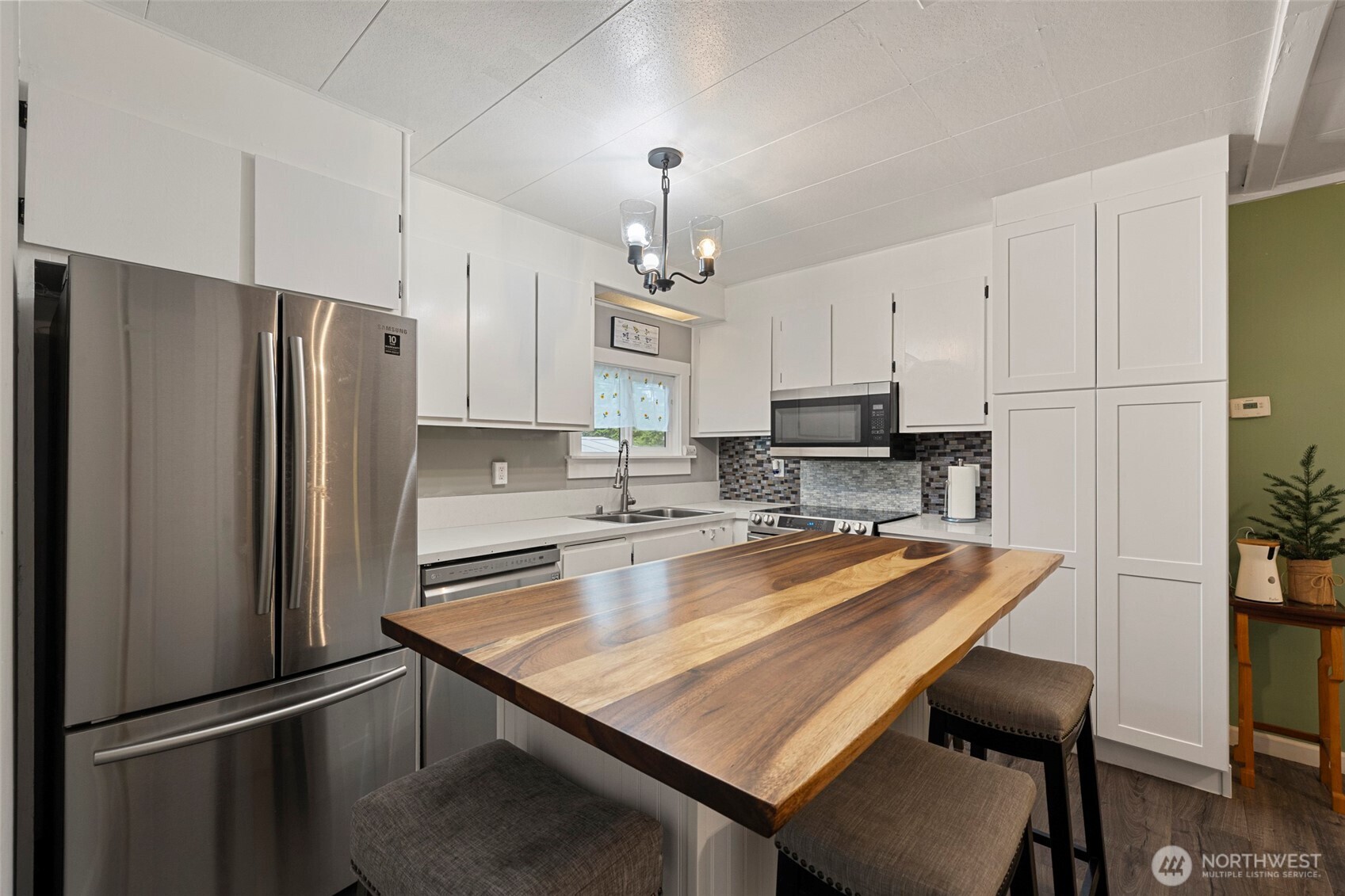 23121 Edmonds Way, Unit 1 Edmonds, WA 98020 - Photo 4 of 24 Gallery Image 4