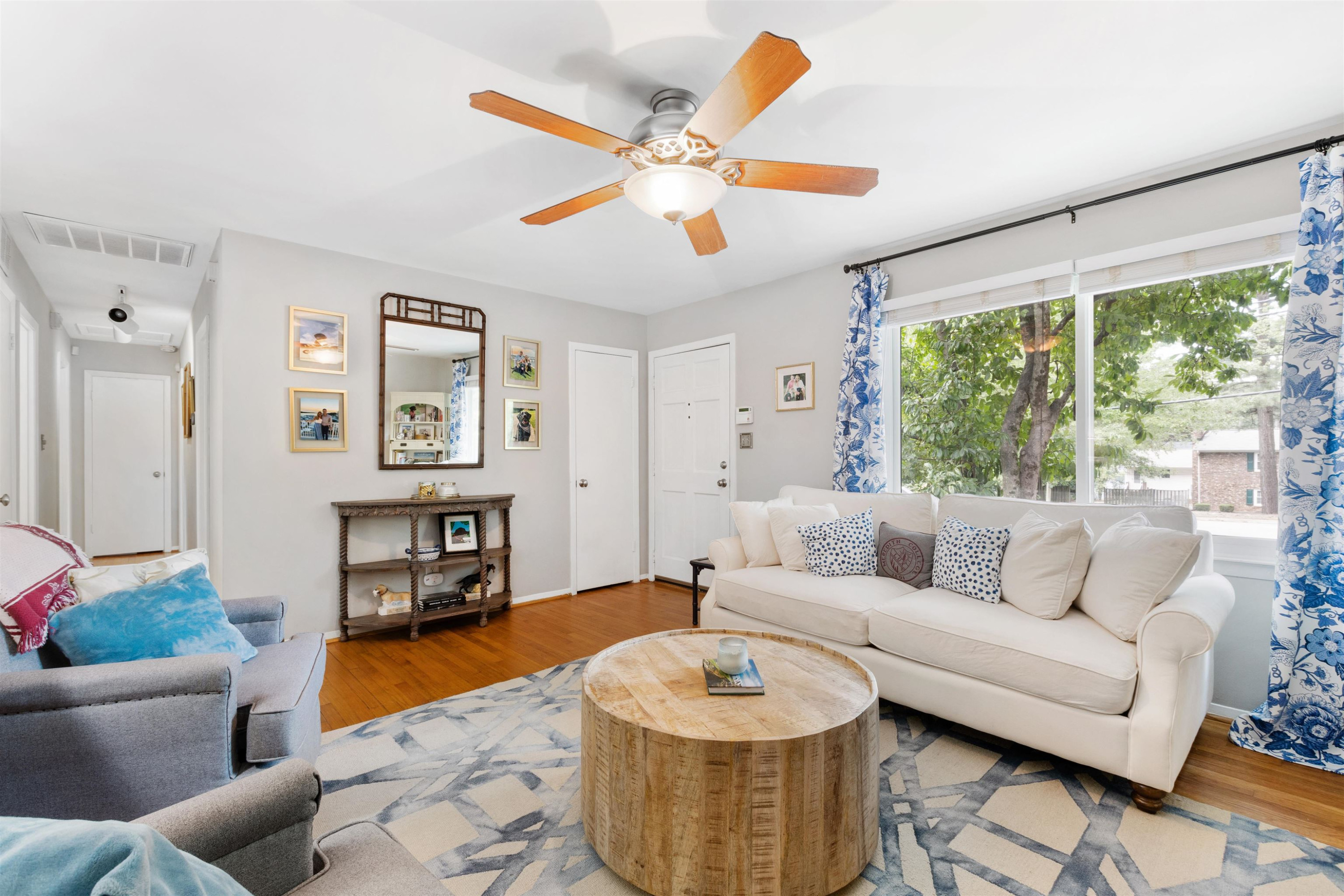 516 East Millbrook Road Raleigh, NC 27609 - Photo 4 of 23 Photo 4