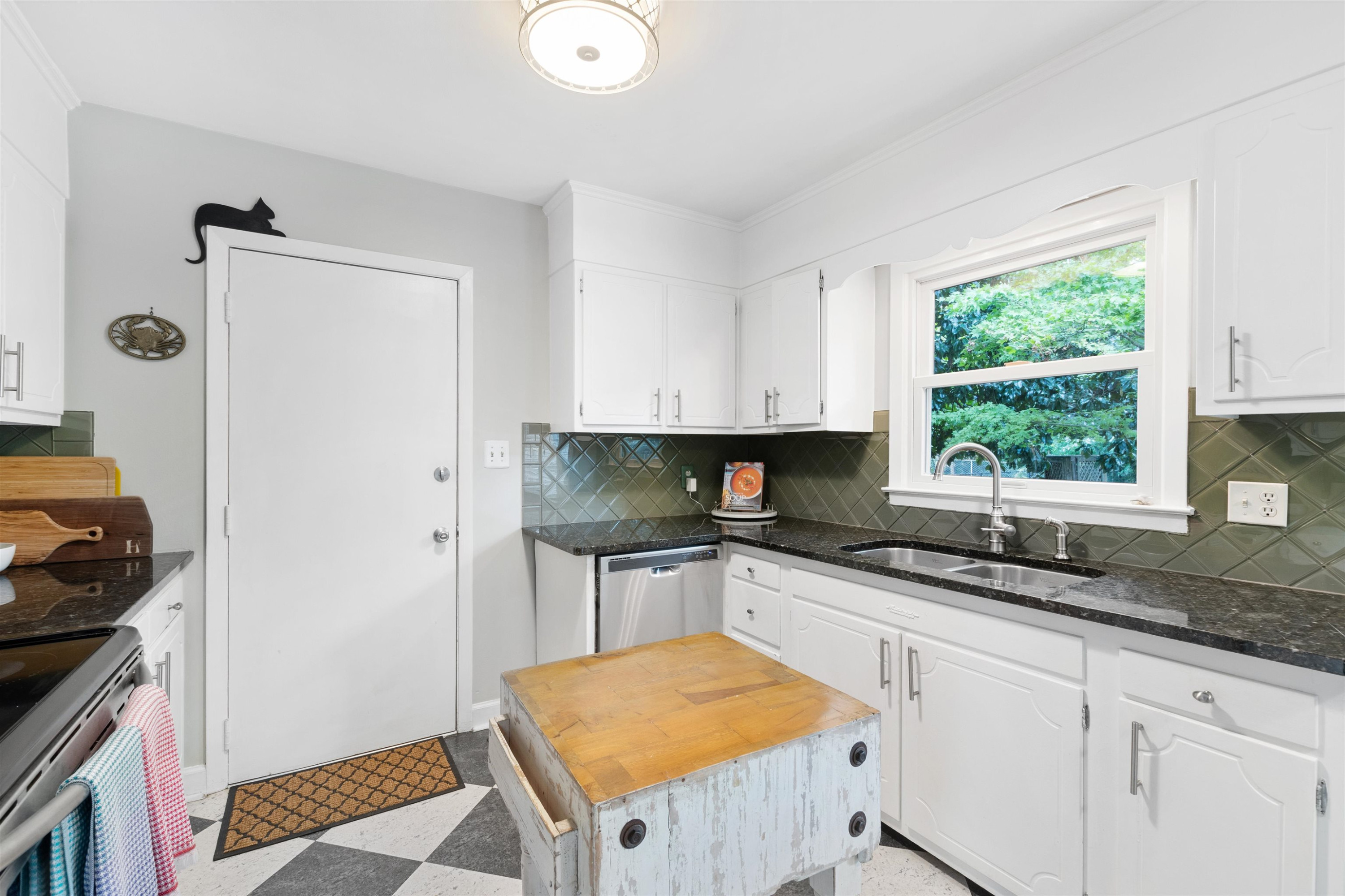 516 East Millbrook Road Raleigh, NC 27609 - Photo 10 of 23 Photo 10
