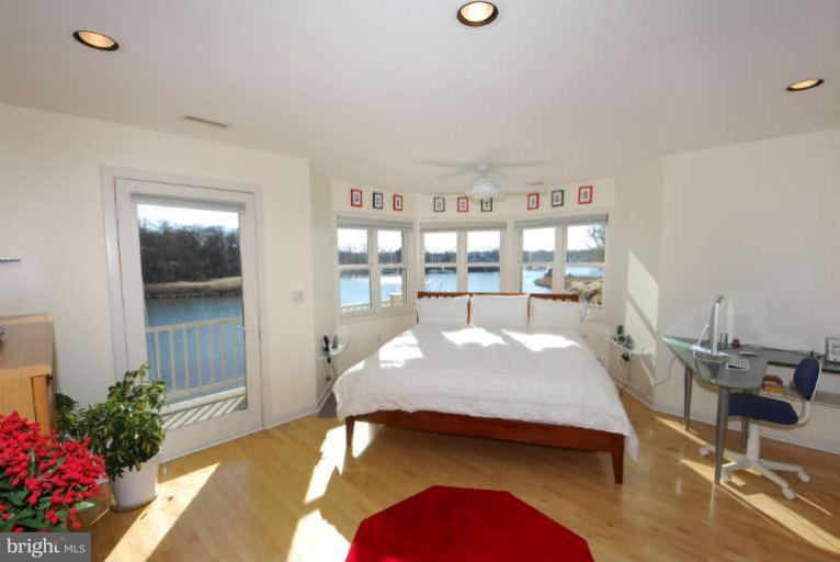 770 South River Landing Road, Unit 770 Edgewater, MD 21037 - Photo 15 of 30 Master bedroom has a private, waterside balcony