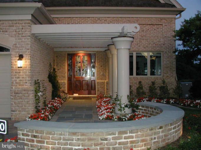 770 South River Landing Road, Unit 770 Edgewater, MD 21037 - Photo 6 of 30 An inviting entrance to 770 South River Landing Rd
