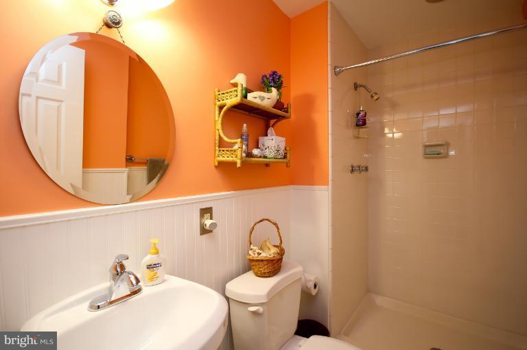 6140 Chesterbrook Road McLean, VA 22101 - Photo 17 of 30 Bath