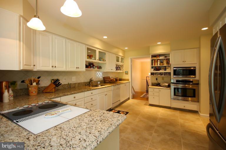 6140 Chesterbrook Road McLean, VA 22101 - Photo 21 of 30 Kitchen