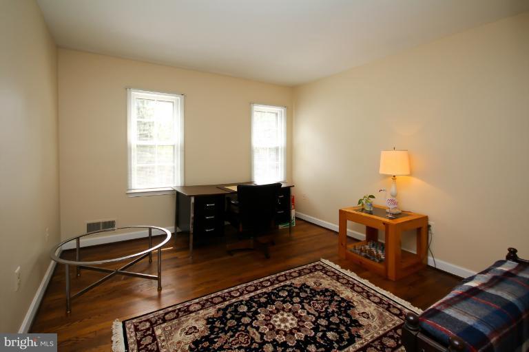 6140 Chesterbrook Road McLean, VA 22101 - Photo 29 of 30 Bedroom