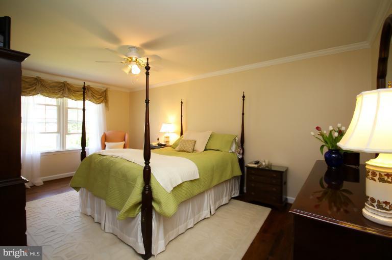 Bedroom (Master)