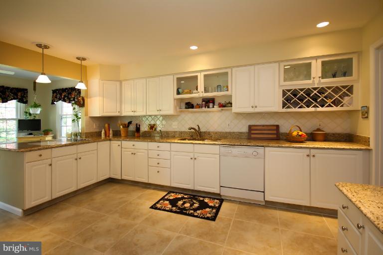 6140 Chesterbrook Road McLean, VA 22101 - Photo 8 of 30 Kitchen
