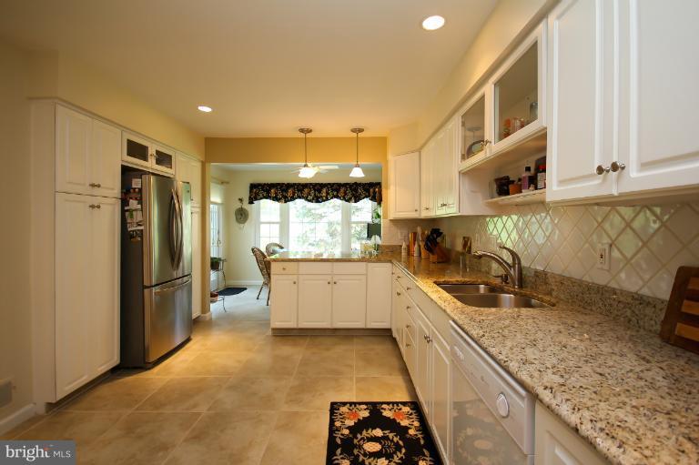 6140 Chesterbrook Road McLean, VA 22101 - Photo 9 of 30 Kitchen
