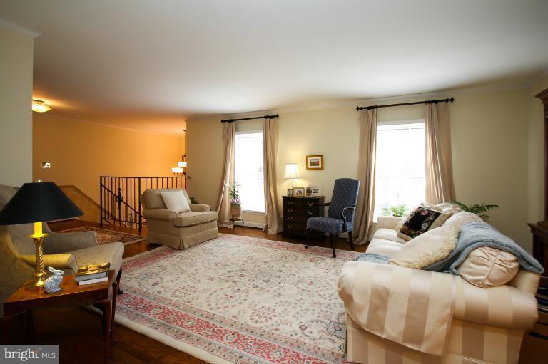 6140 Chesterbrook Road McLean, VA 22101 - Photo 10 of 30 Living Room