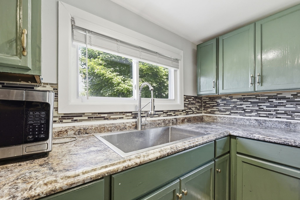 70 Milton Street Springfield, MA 01151 - Photo 16 of 37