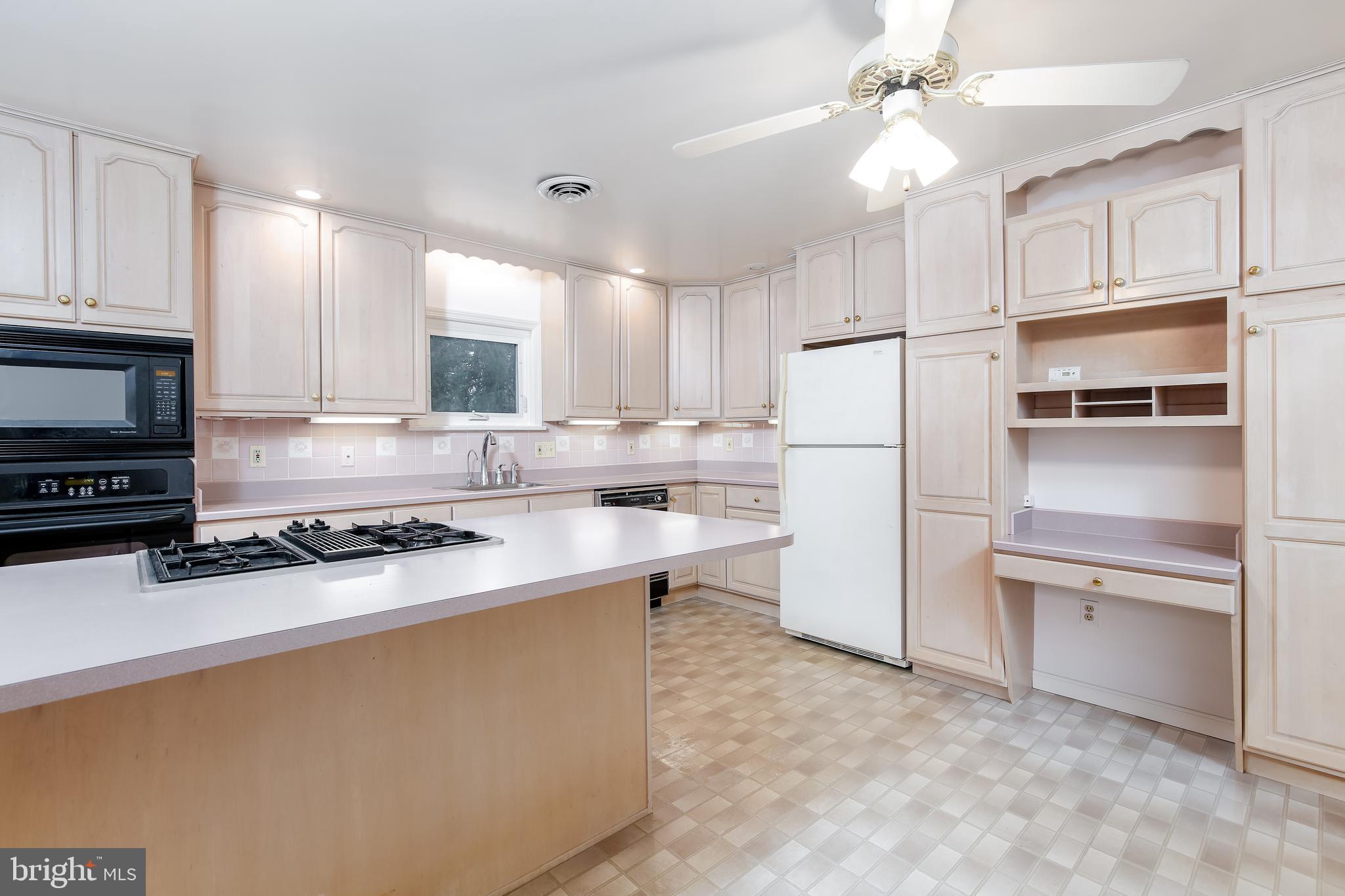123 Greenridge Road Lutherville-Timonium, MD 21093 - Photo 14 of 34 Plenty of cabinet space