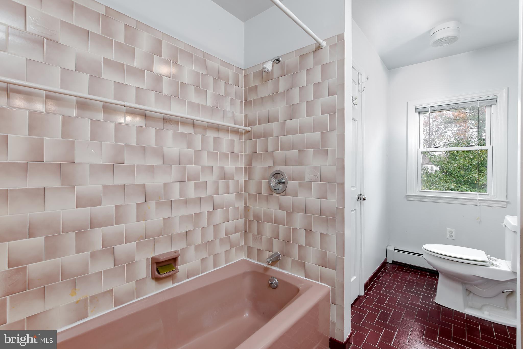 123 Greenridge Road Lutherville-Timonium, MD 21093 - Photo 22 of 34 Full Bath with tub
