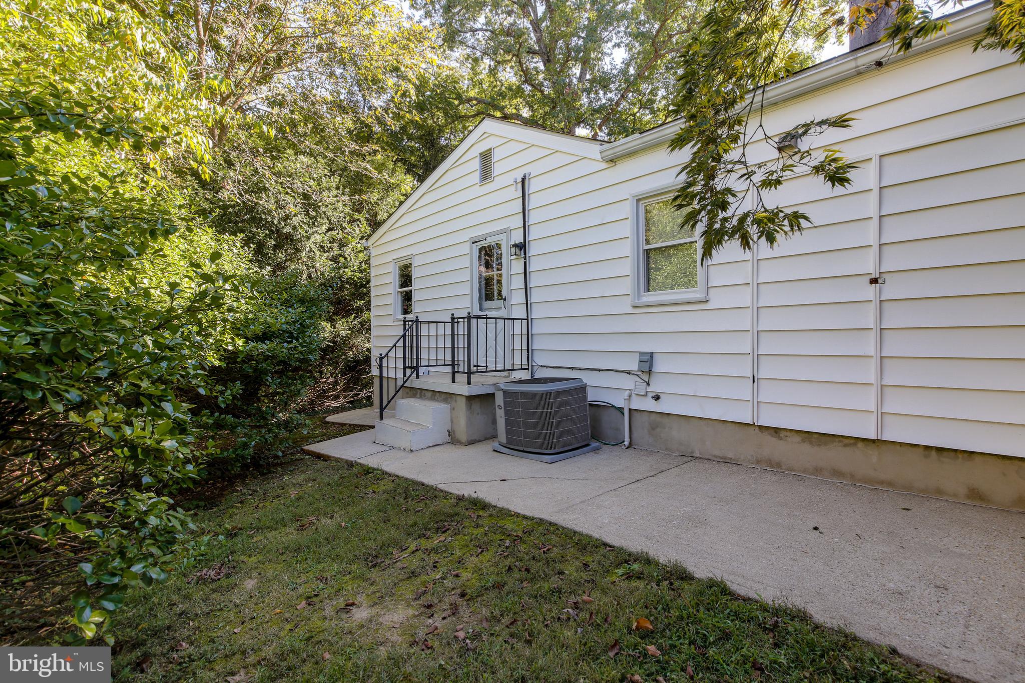 123 Greenridge Road Lutherville-Timonium, MD 21093 - Photo 32 of 34 Side porch