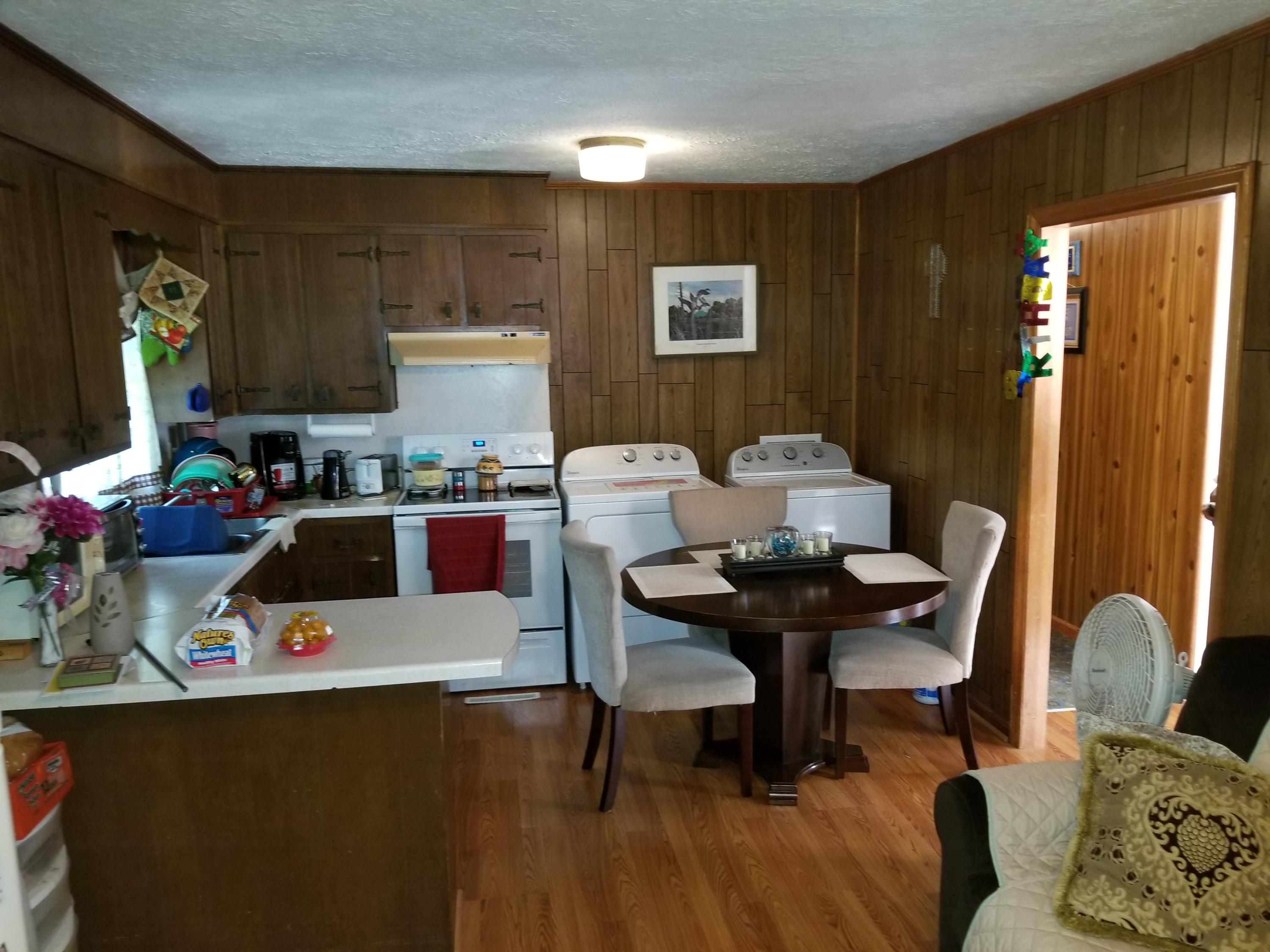 4 Eat-in Kitchen