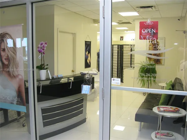 $421,000 | 5701 Collins Avenue, Unit 1011, Miami Beach, FL 33140