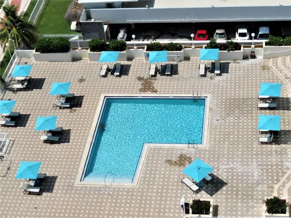$421,000 | 5701 Collins Avenue, Unit 1011, Miami Beach, FL 33140