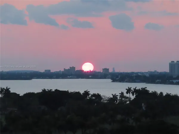$421,000 | 5701 Collins Avenue, Unit 1011, Miami Beach, FL 33140