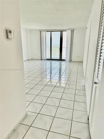 $421,000 | 5701 Collins Avenue, Unit 1011, Miami Beach, FL 33140