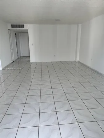 $421,000 | 5701 Collins Avenue, Unit 1011, Miami Beach, FL 33140