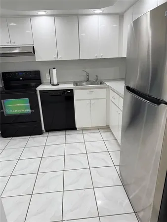 $421,000 | 5701 Collins Avenue, Unit 1011, Miami Beach, FL 33140