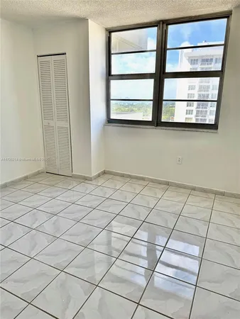 $421,000 | 5701 Collins Avenue, Unit 1011, Miami Beach, FL 33140