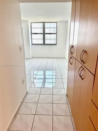 $421,000 | 5701 Collins Avenue, Unit 1011, Miami Beach, FL 33140