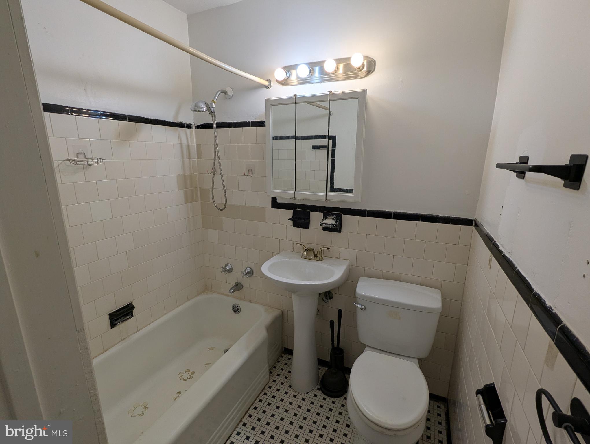 4029 Cedardale Road Baltimore, MD 21215 - Photo 6 of 16 Gallery Image 6