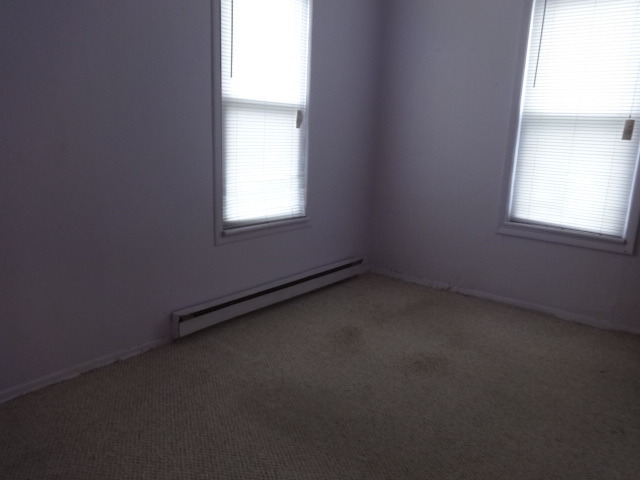 520 Villa Street Elgin, IL 60120 - Photo 11 of 16 an empty room with a window