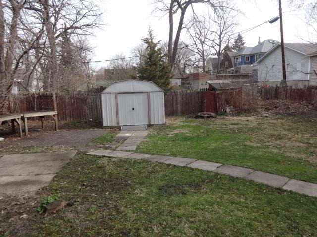 520 Villa Street Elgin, IL 60120 - Photo 15 of 16 a view of a backyard of the house