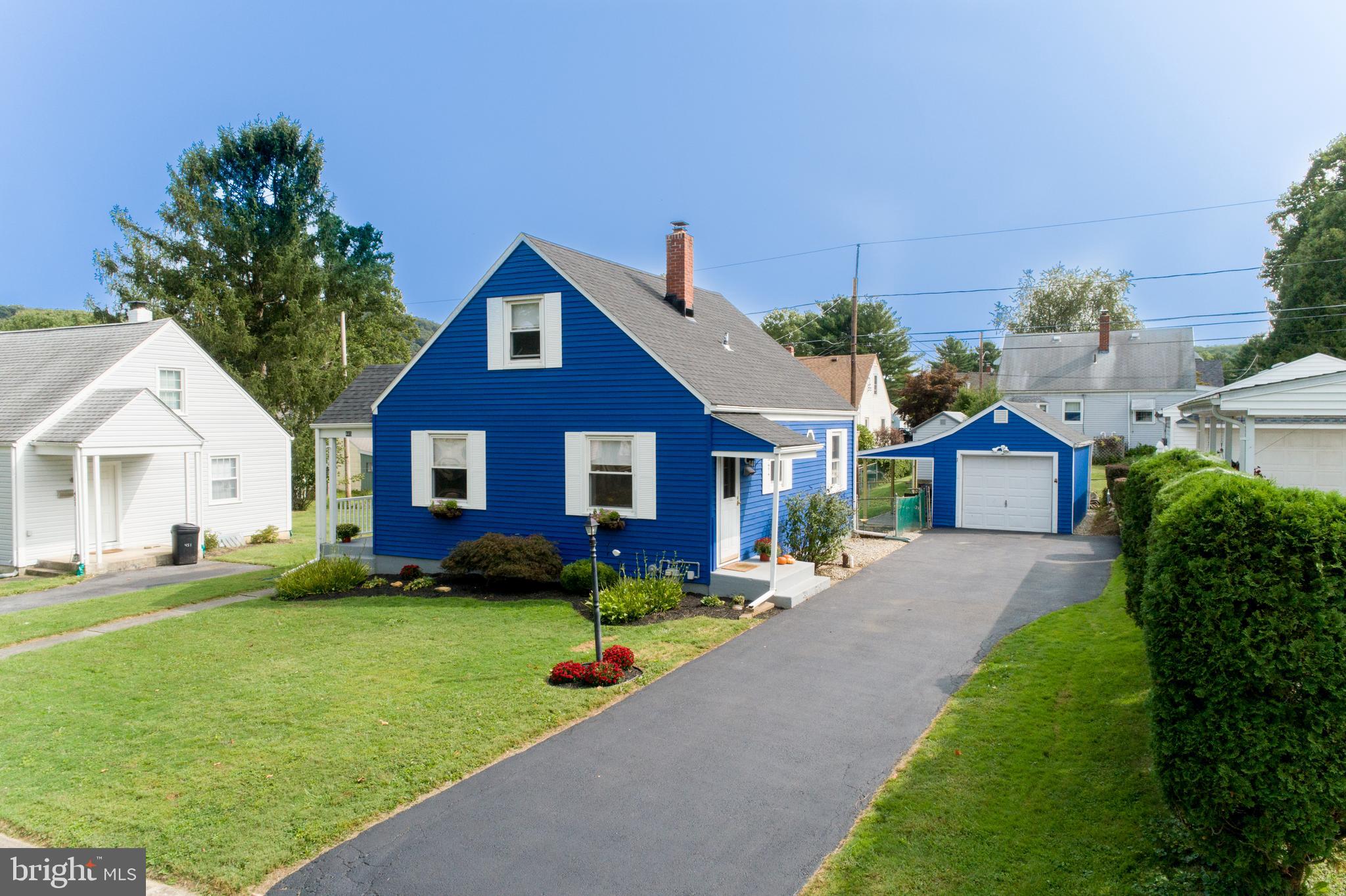 Exterior Driveway, Garage, Kitchen Entrance