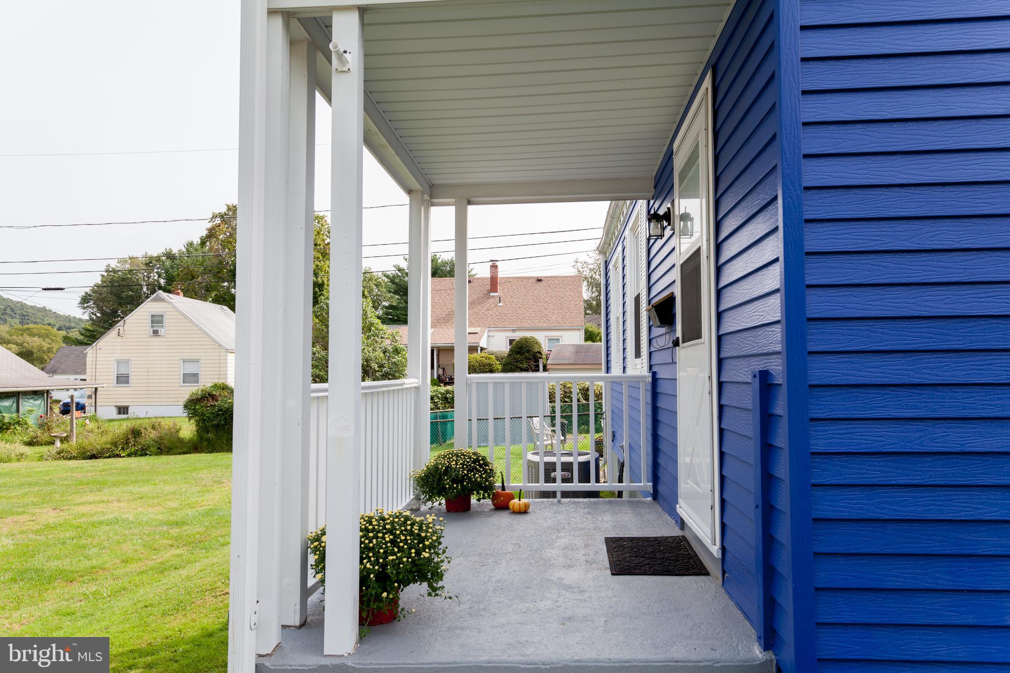 445 Maple Road Hellertown, PA 18055 - Photo 4 of 45 Exterior Front Porch