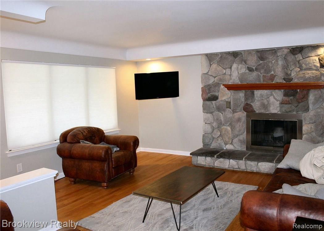 306 Benjamin Street Romeo, MI 48065 - Photo 9 of 15 living-rm-v4a.jpg