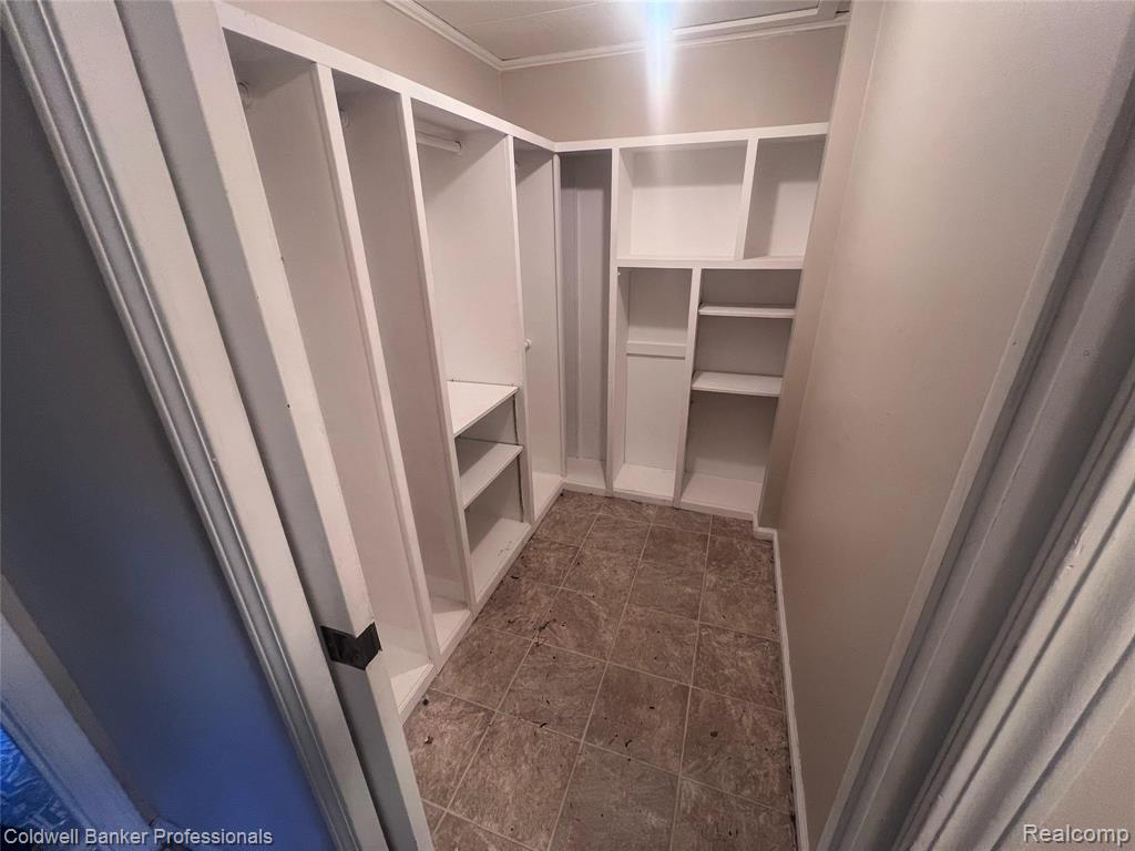 904 Rowland Road Leonard, MI 48367 - Photo 16 of 21