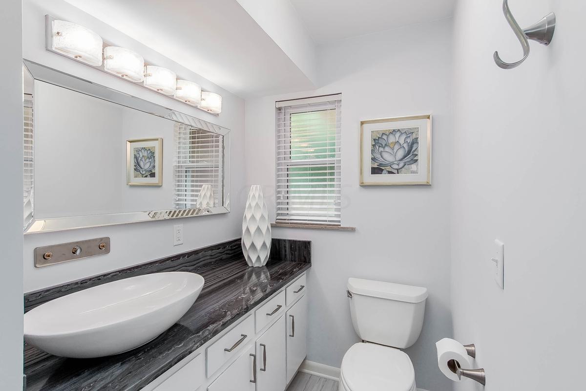 1394 Zollinger Road Columbus, OH 43221 - Photo 15 of 50