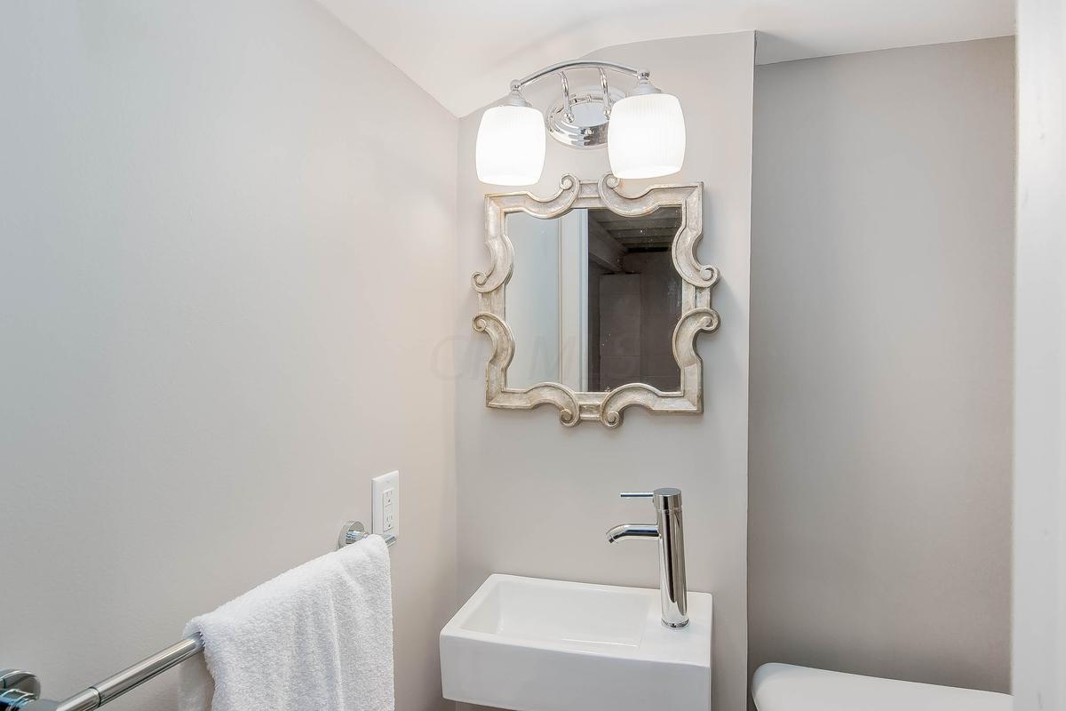 1394 Zollinger Road Columbus, OH 43221 - Photo 33 of 50