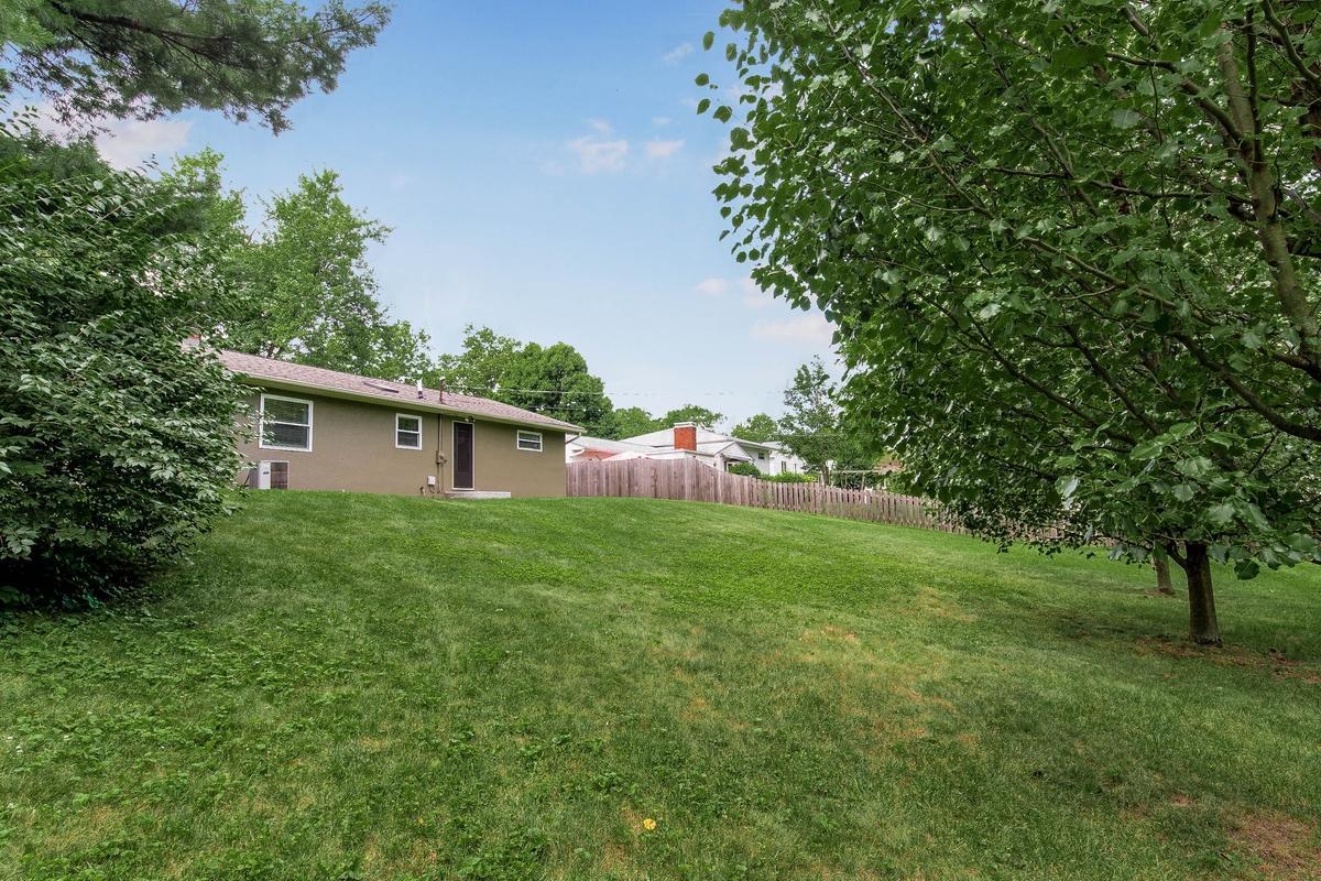 1394 Zollinger Road Columbus, OH 43221 - Photo 44 of 50
