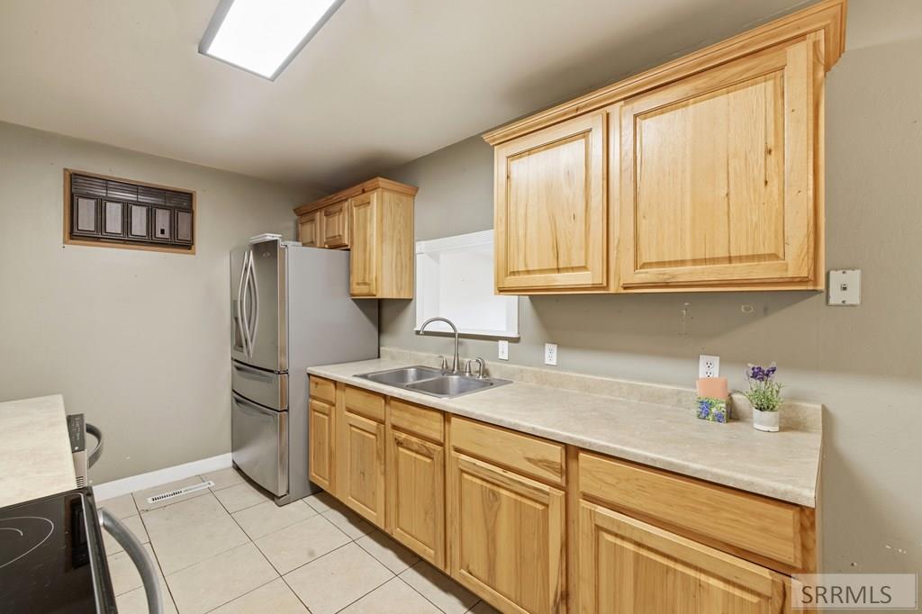 545 Collins Street Blackfoot, ID 83221 - Photo 14 of 57