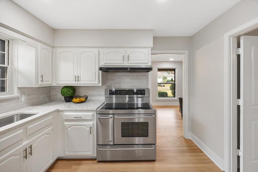 10524 Coleridge Street Dallas, TX 75218 - Photo 22 of 35 a kitchen with white cabinets and appliances