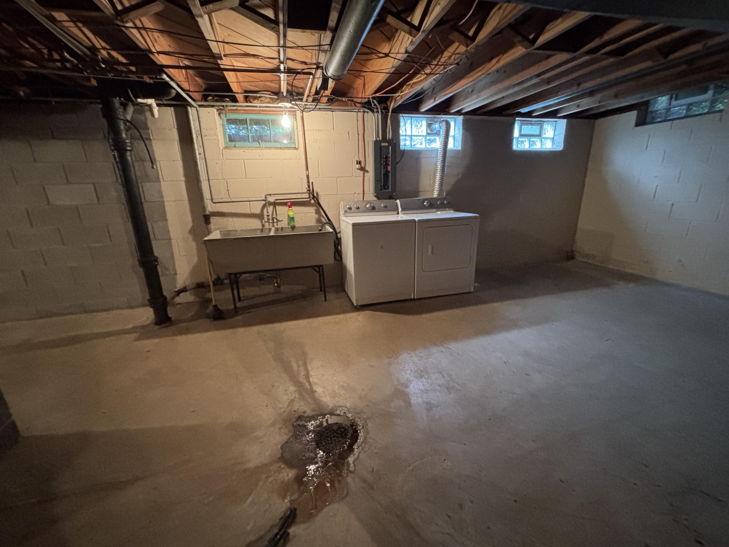 7658 North Delta Place Milwaukee, WI 53223 - Photo 15 of 16 Laundry Room